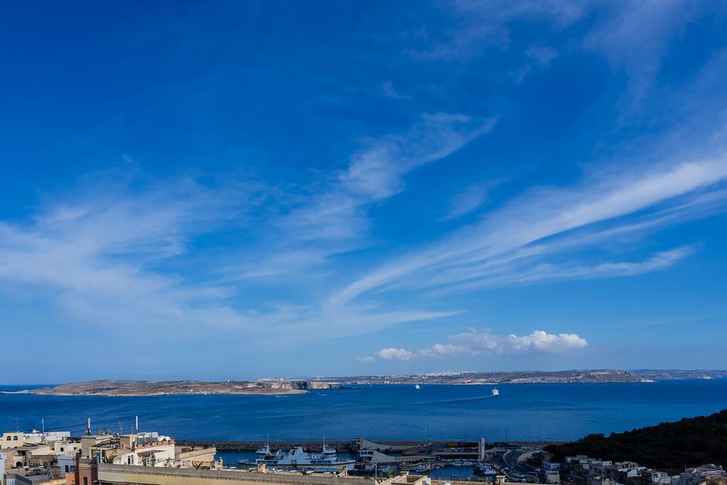 Seaview Luxury Penthouse With Shared Swimming Pool Appartement Għajnsielem Buitenkant foto