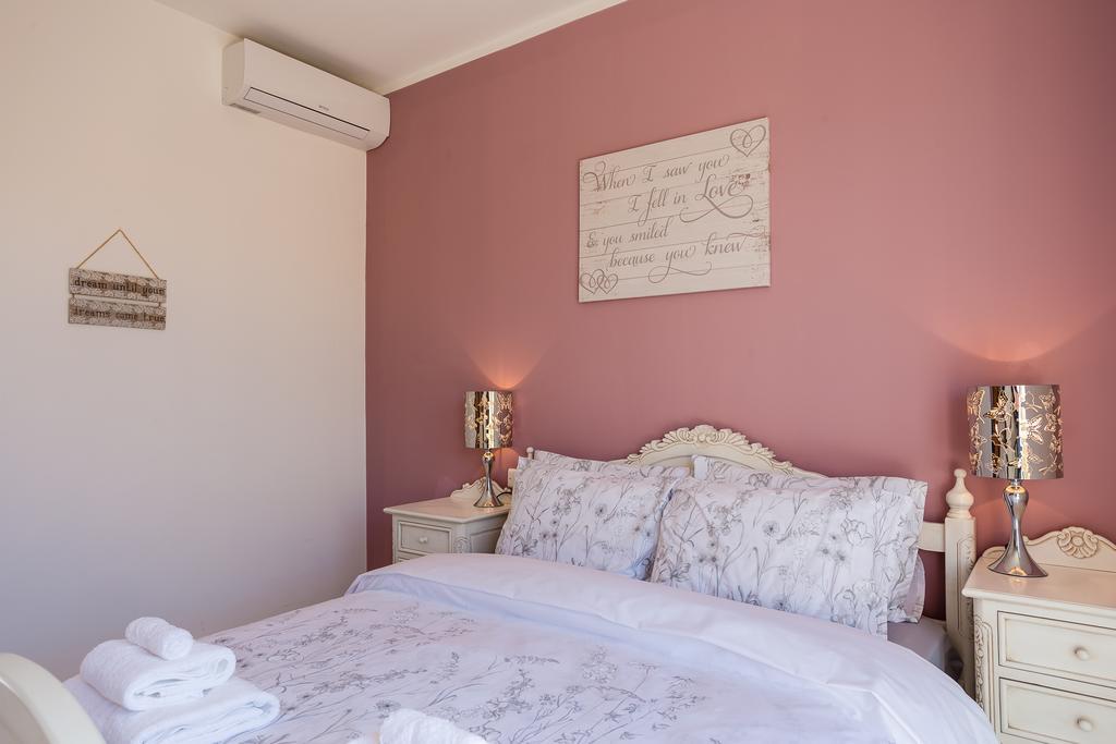 Seaview Luxury Penthouse With Shared Swimming Pool Appartement Għajnsielem Buitenkant foto